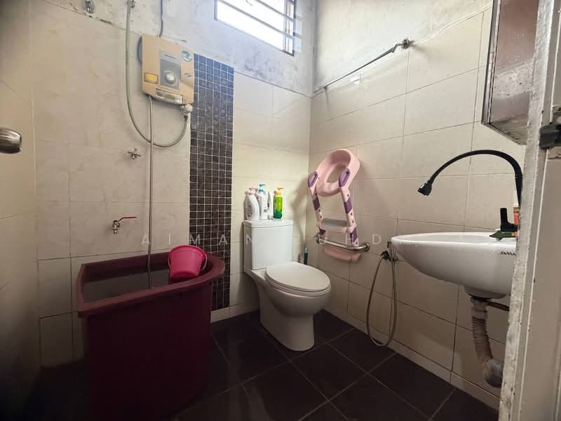 Rumah Teres 1-Tingkat untuk Dijual di Seksyen 20 (Shah Alam) - AIMAN ZUHDI - Bathroom - PropertyGuru.com.my