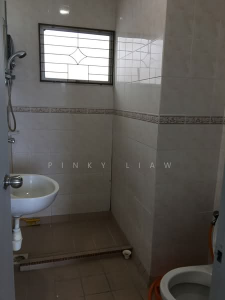 Pangsapuri untuk Disewa di Pangsapuri Saraka - Pinky Liaw - Bathroom - PropertyGuru.com.my
