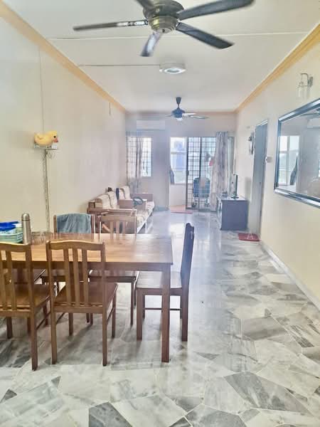 Kondominium untuk Dijual di Palm Court Condominium - Mala Palanisamy - Living Room - PropertyGuru.com.my
