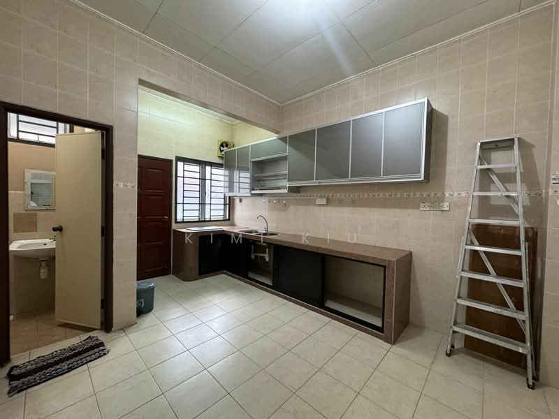 1-storey Terraced House for Sale in Bandar Putra (Kulai) - Kimi Kiu - Kitchen - PropertyGuru.com.my