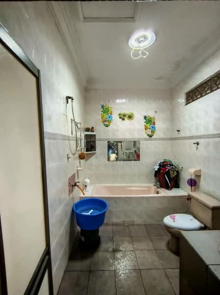 1-storey Terraced House for Sale in Taman Universiti (Skudai) - Anson Hiong - Bathroom - PropertyGuru.com.my
