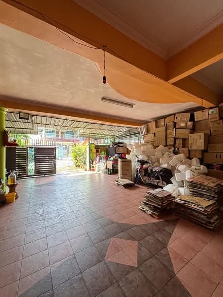 Rumah Teres 2-Tingkat untuk Dijual di Taman Pelangi (Johor Bahru) - Wendy Tay - Car Park - PropertyGuru.com.my