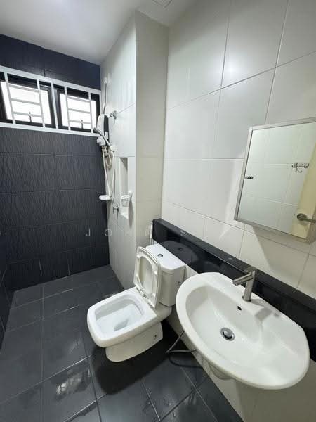 Kediaman Servis untuk Dijual di Sky Peak Residences - John Sia - Bathroom - PropertyGuru.com.my