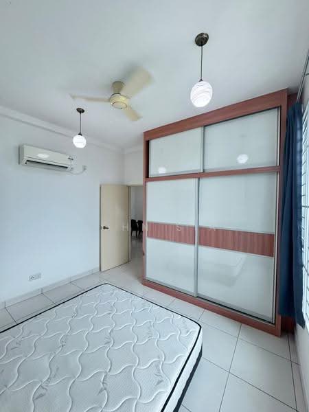 Kediaman Servis untuk Dijual di Sky Peak Residences - John Sia - Bedroom - PropertyGuru.com.my