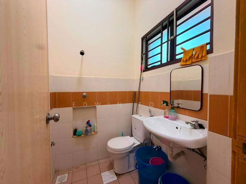 Semi-Detached House for Sale in Taman Nusa Idaman (Iskandar Puteri (Nusajaya)) - Edwin Toh - Bathroom - PropertyGuru.com.my