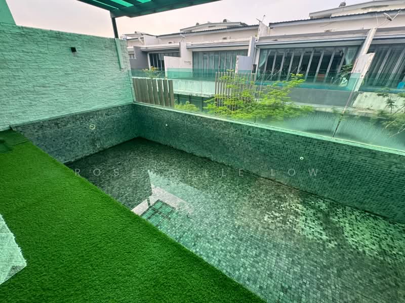 3-storey Terraced House for Sale in Bandar Nusaputra (Puchong) - Roseabelle Low - Pool - PropertyGuru.com.my