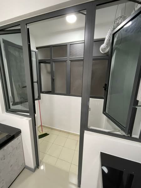 Kediaman Servis untuk Dijual di United Point (Residensi Berpadu) - Leon Teh - Balcony - PropertyGuru.com.my