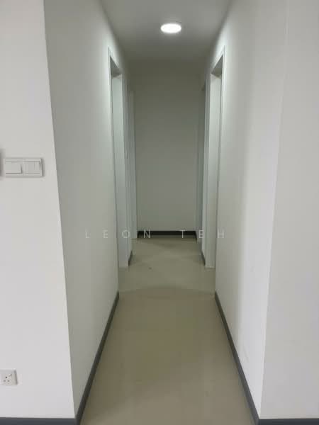 Kediaman Servis untuk Dijual di United Point (Residensi Berpadu) - Leon Teh - Corridor - PropertyGuru.com.my