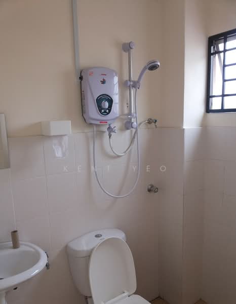 Pangsapuri untuk Dijual di Delima J Apartment - Kent Yeo - Bathroom - PropertyGuru.com.my