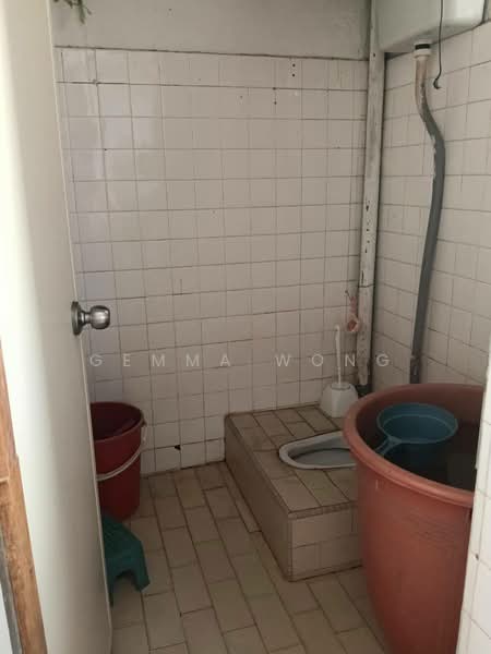 Flat for Sale at Flat Taman Ungku Tun Aminah - Gemma Wong - Bathroom - PropertyGuru.com.my