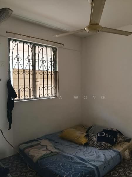 Flat for Sale at Flat Taman Ungku Tun Aminah - Gemma Wong - Bedroom - PropertyGuru.com.my