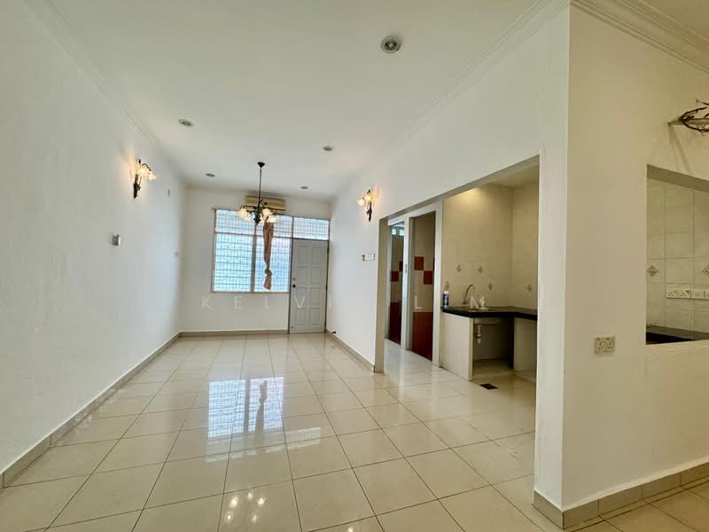 2-storey Terraced House for Sale in Midlands Park (Pulau Tikus) - Kelvin Lim - Living Room - PropertyGuru.com.my
