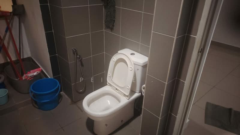 Kediaman Servis untuk Dijual di Hedgeford 10 Residences - PeiGee . - Bathroom - PropertyGuru.com.my