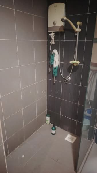 Kediaman Servis untuk Dijual di Hedgeford 10 Residences - PeiGee . - Bathroom - PropertyGuru.com.my