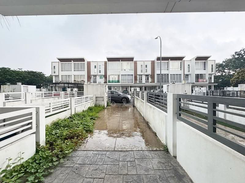 Townhouse for Rent in Puchong (Selangor) - Chow Kok Toong - Exterior - PropertyGuru.com.my