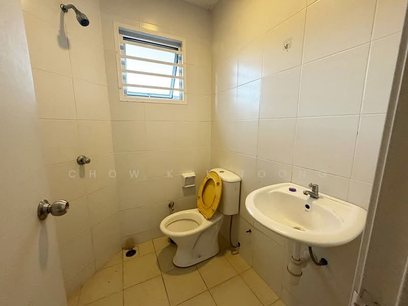 Townhouse for Rent in Puchong (Selangor) - Chow Kok Toong - Bathroom - PropertyGuru.com.my