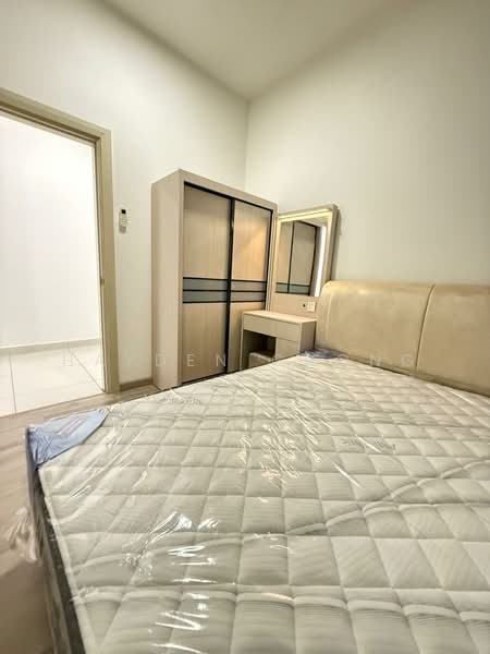 Kediaman Servis untuk Dijual di Southkey Mosaic - Hayden Chong - Bedroom - PropertyGuru.com.my