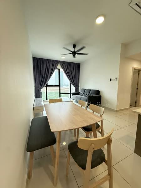 Kediaman Servis untuk Dijual di Southkey Mosaic - Hayden Chong - Living Room - PropertyGuru.com.my