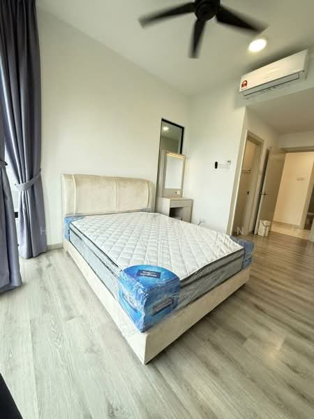 Kediaman Servis untuk Dijual di Southkey Mosaic - Hayden Chong - Bedroom - PropertyGuru.com.my