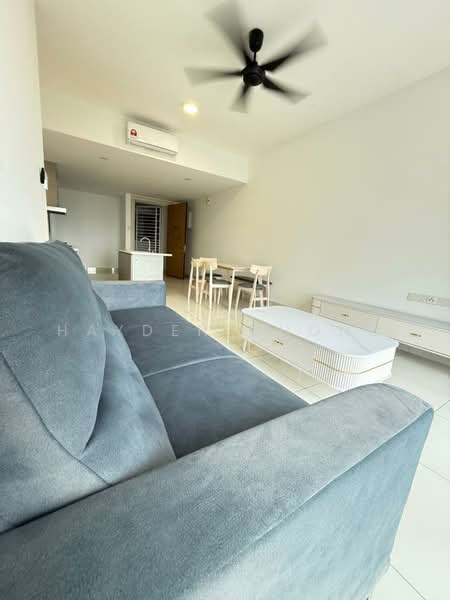 Kediaman Servis untuk Dijual di Southkey Mosaic - Hayden Chong - Living Room - PropertyGuru.com.my