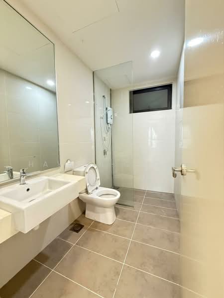 Kediaman Servis untuk Dijual di Southkey Mosaic - Hayden Chong - Bathroom - PropertyGuru.com.my