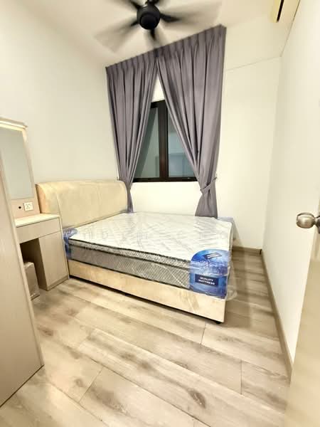 Kediaman Servis untuk Dijual di Southkey Mosaic - Hayden Chong - Bedroom - PropertyGuru.com.my