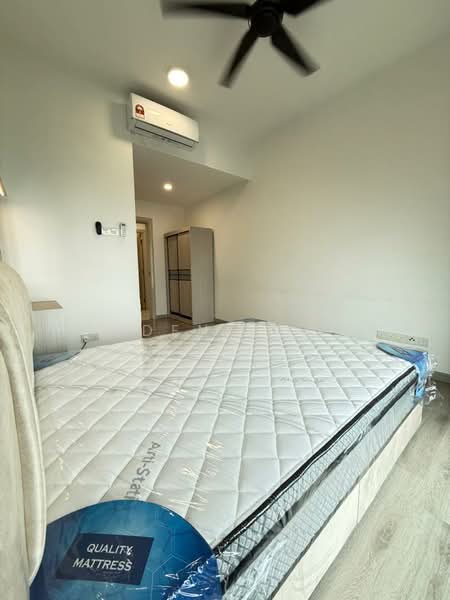 Kediaman Servis untuk Dijual di Southkey Mosaic - Hayden Chong - Bedroom - PropertyGuru.com.my