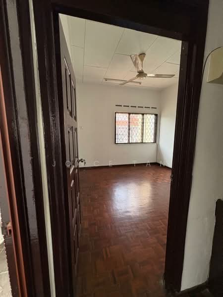 2-storey Terraced House for Rent in Taman Ungku Tun Aminah (Skudai) - Joyce Tan - Bedroom - PropertyGuru.com.my