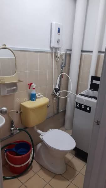 Apartment for Rent at Lake View Suites - Robbie Tan - Bathroom - PropertyGuru.com.my