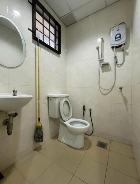 Kondominium untuk Dijual di Le Jardin Deluxe - Kent Yeo - Bathroom - PropertyGuru.com.my