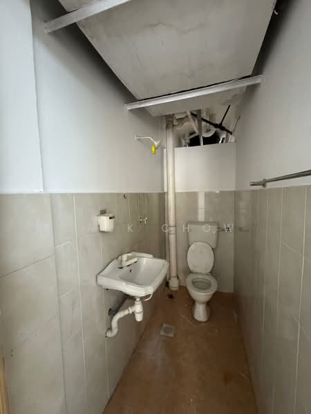 Flat for Sale at Taman Mount Austin - Zack Chow - Bathroom - PropertyGuru.com.my
