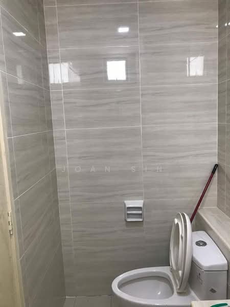 Kediaman Servis untuk Dijual di D'Summit Residences - Joan Sin - Bathroom - PropertyGuru.com.my