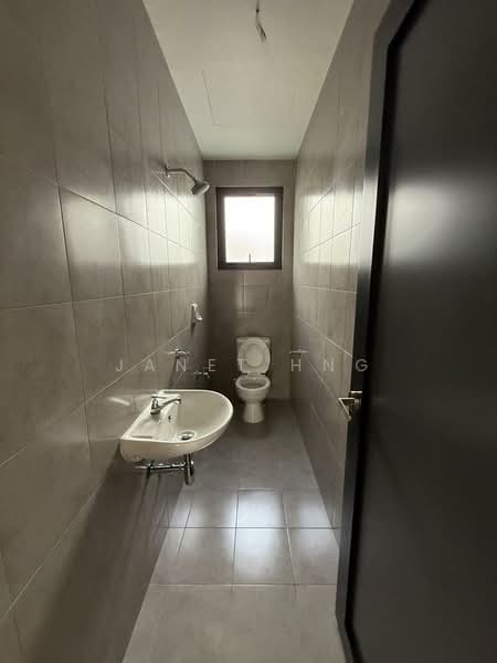 Semi-Detached House for Sale in Telok Panglima Garang (Selangor) - Janet Hng - Bathroom - PropertyGuru.com.my