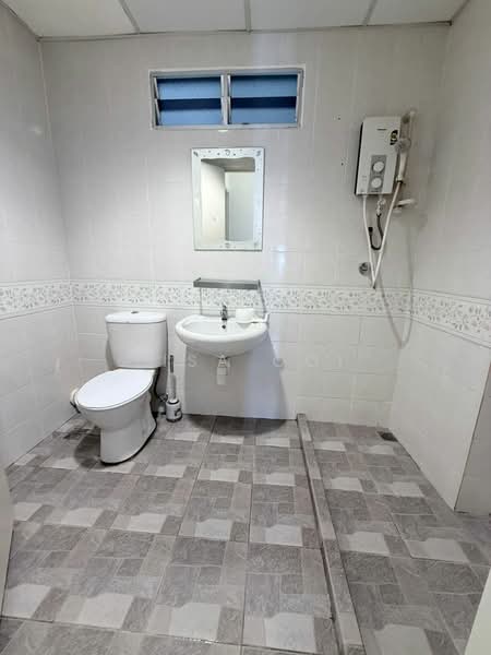 Condominium for Rent at Putra Place Condominium - LISA OOI - Bathroom - PropertyGuru.com.my