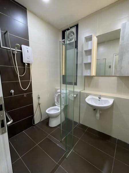 Kediaman Servis untuk Disewa di 8Scape Residence @ Sutera - Richard Lee - Bathroom - PropertyGuru.com.my