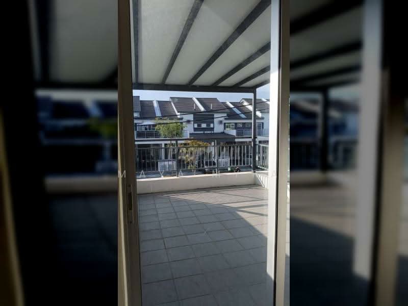 Rumah Bandar untuk Disewa di Cyberjaya (Selangor) - Maya Myra - Balcony - PropertyGuru.com.my