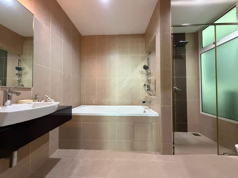 Kondominium untuk Disewa di Gurney Paragon - Leong . - Bathroom - PropertyGuru.com.my