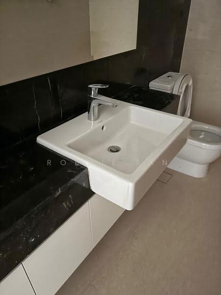 Kediaman Servis untuk Dijual di The Astaka @ 1 Bukit Senyum - Robbie Tan - Bathroom - PropertyGuru.com.my