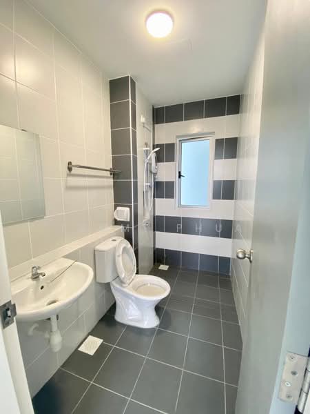 Apartment for Rent at Camellia Residence - Tommy Phua - Bathroom - PropertyGuru.com.my