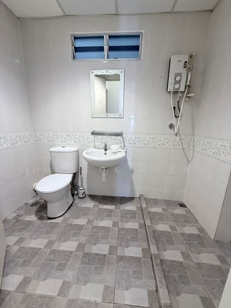Condominium for Rent at Putra Place Condominium - Lim Seok Cheng - Bathroom - PropertyGuru.com.my