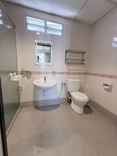 Condominium for Rent at Putra Place Condominium - Lim Seok Cheng - Bathroom - PropertyGuru.com.my