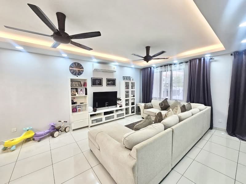 Rumah Teres 2-Tingkat untuk Dijual di Alam Sari (Bangi) - Alif Saad - Living Room - PropertyGuru.com.my