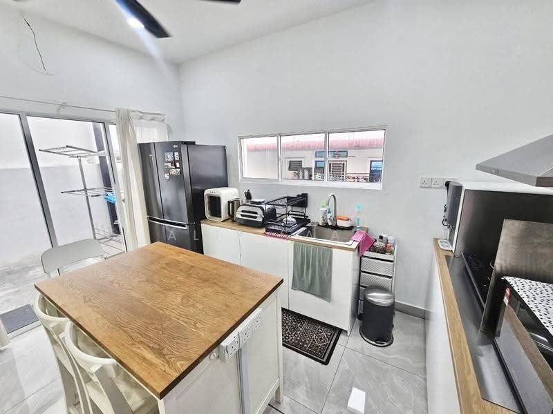 Rumah Teres 2-Tingkat untuk Dijual di Alam Sari (Bangi) - Alif Saad - Kitchen - PropertyGuru.com.my