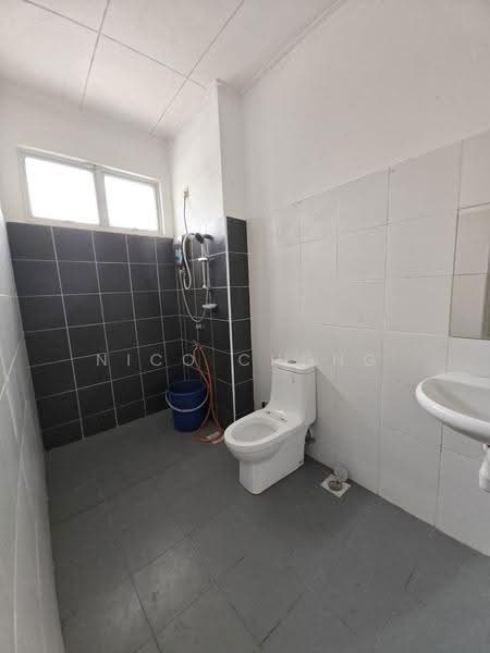2-storey Terraced House for Sale in Taman Kempas Indah (Tebrau) - Nico Chong - Bathroom - PropertyGuru.com.my