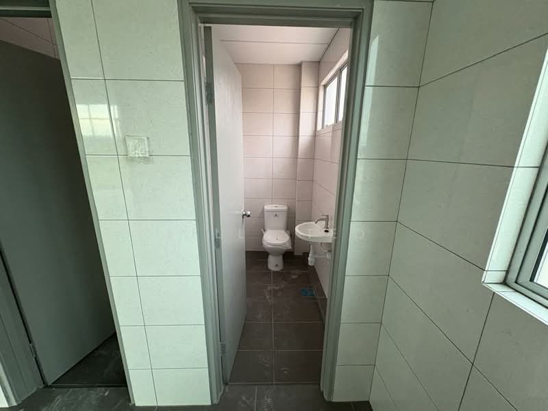 Factory for Rent in Seksyen 35 (Shah Alam) - Kelly Teo - Bathroom - PropertyGuru.com.my