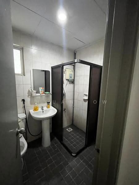 Kediaman Servis untuk Dijual di Millennium Place @ Millennium Square - Shyuan Low - Bathroom - PropertyGuru.com.my