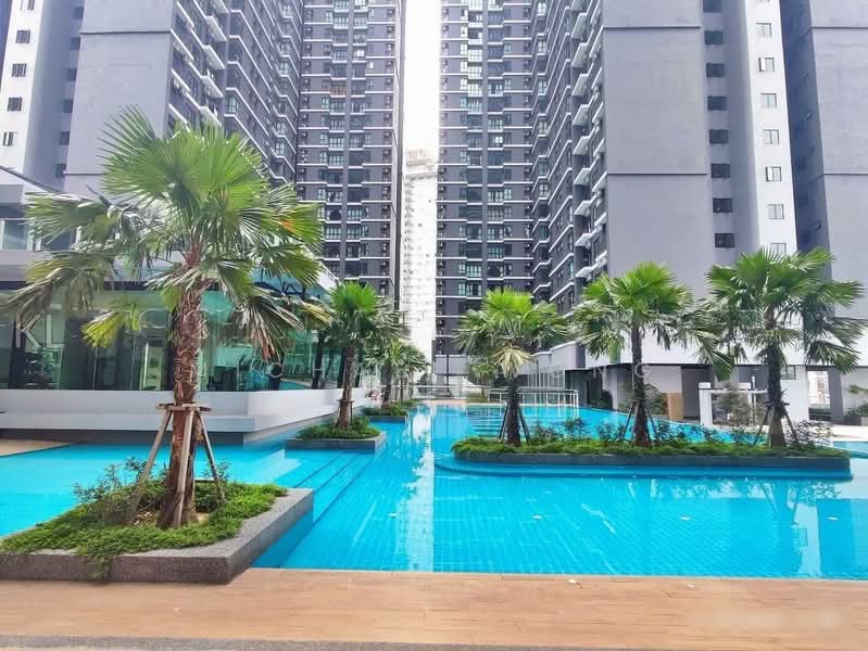 Service Residence for Sale at Majestic Maxim - Michael Wong - Pool - PropertyGuru.com.my