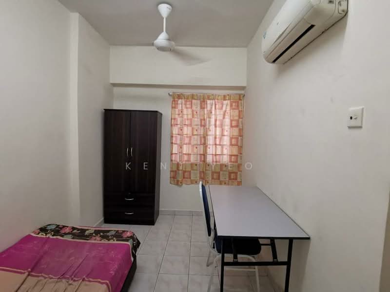 Flat for Sale at Putra Ria - Kent Yeo - Bedroom - PropertyGuru.com.my