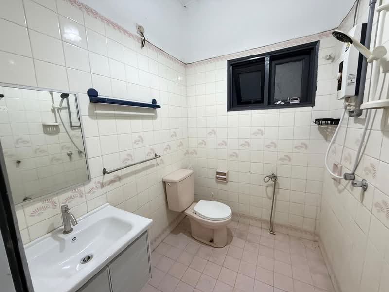 2-storey Terraced House for Rent in Usj 9 (Subang Jaya) - Kenix Lee - Bathroom - PropertyGuru.com.my