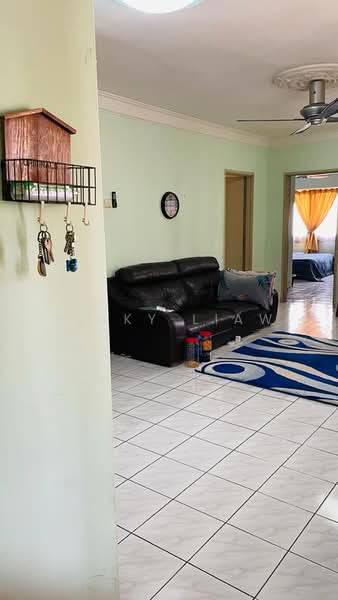 Apartment for Rent at Pangsapuri Suria Subang - Pinky Liaw - Living Room - PropertyGuru.com.my
